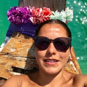 Meet your Posher, Carolina